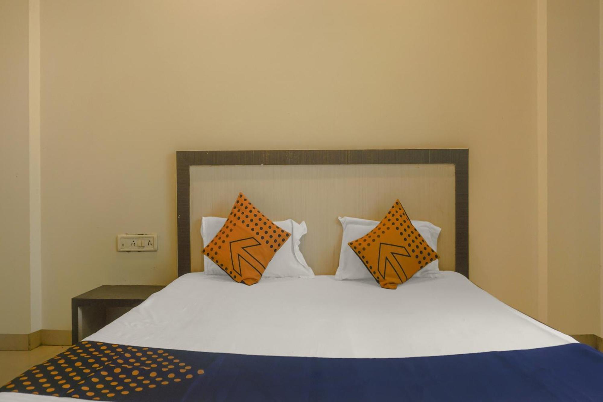 SPOT ON 75667 Hotel Peacock Garden Lodge Kharakvasla Exterior foto