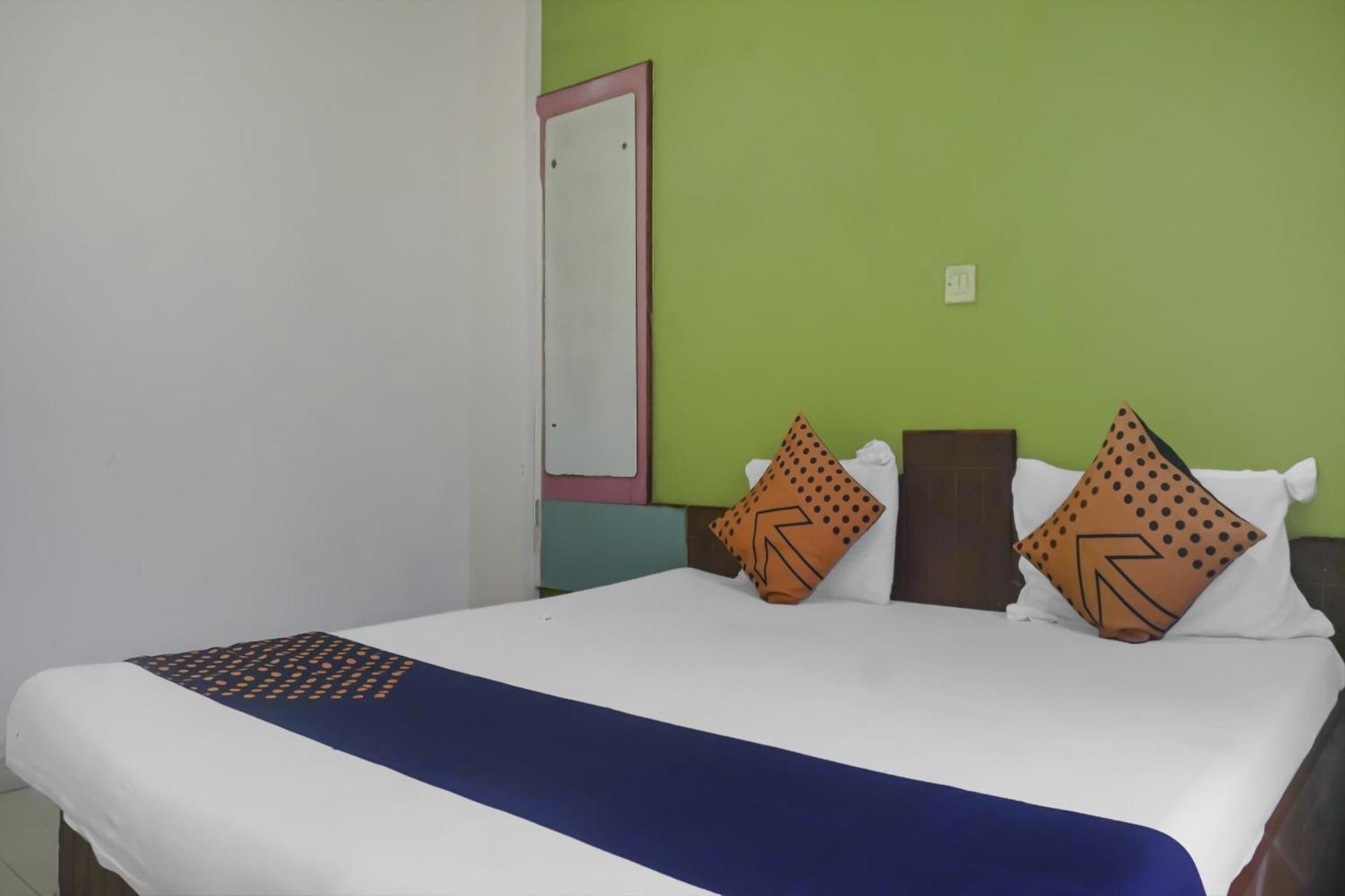 SPOT ON 75667 Hotel Peacock Garden Lodge Kharakvasla Exterior foto